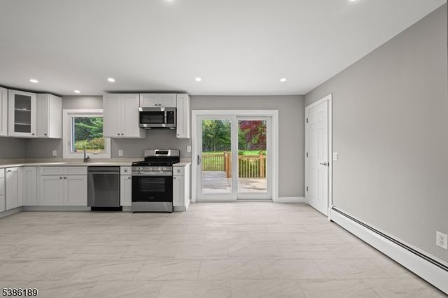 14 Kim Ln, Washington Twp., NJ 07840