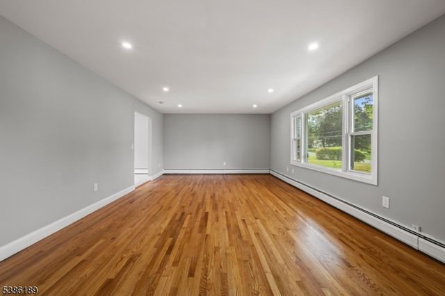 14 Kim Ln, Washington Twp., NJ 07840