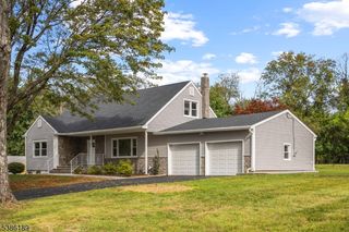14 Kim Ln, Washington Twp., NJ 07840