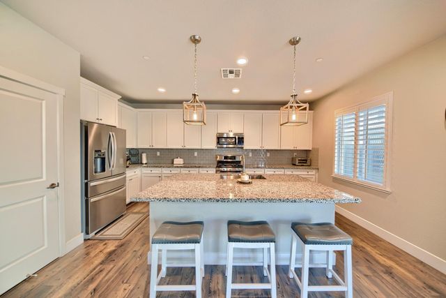 18471 Jennings Dr, Lathrop, CA 95330