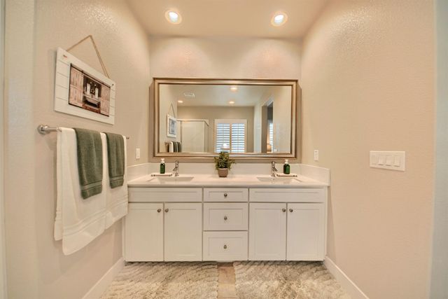 18471 Jennings Dr, Lathrop, CA 95330