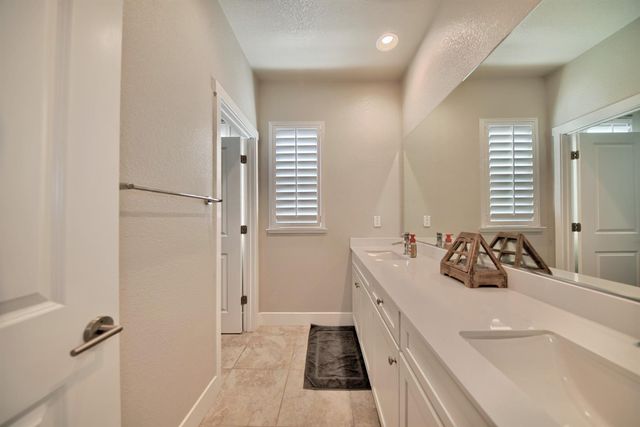 18471 Jennings Dr, Lathrop, CA 95330