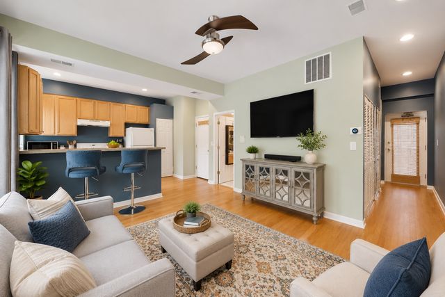 835 W Lawrence Avenue 2N, Chicago, IL 60640