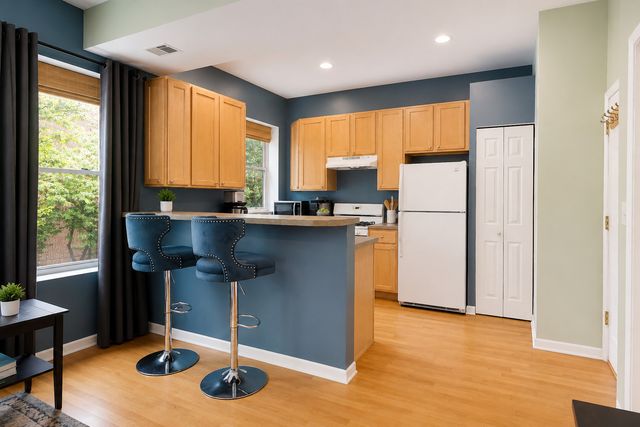 835 W Lawrence Avenue 2N, Chicago, IL 60640