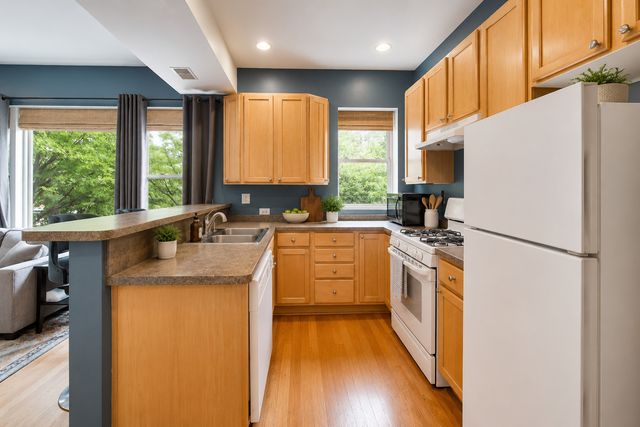 835 W Lawrence Avenue 2N, Chicago, IL 60640