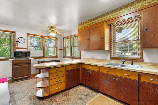 245 DARBOY ROAD, Combined Locks, WI 54113