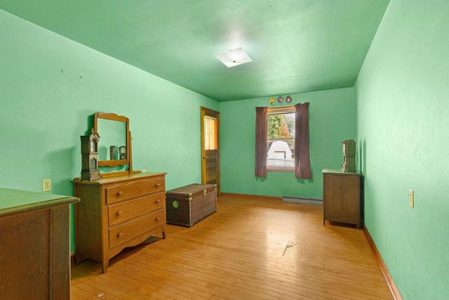 245 DARBOY ROAD, Combined Locks, WI 54113
