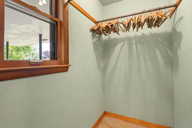 245 DARBOY ROAD, Combined Locks, WI 54113