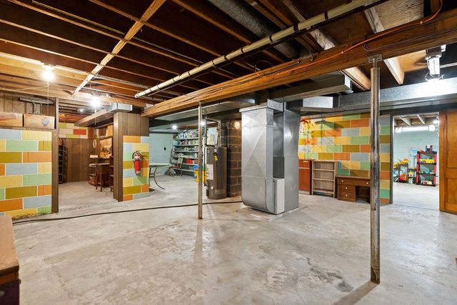 245 DARBOY ROAD, Combined Locks, WI 54113