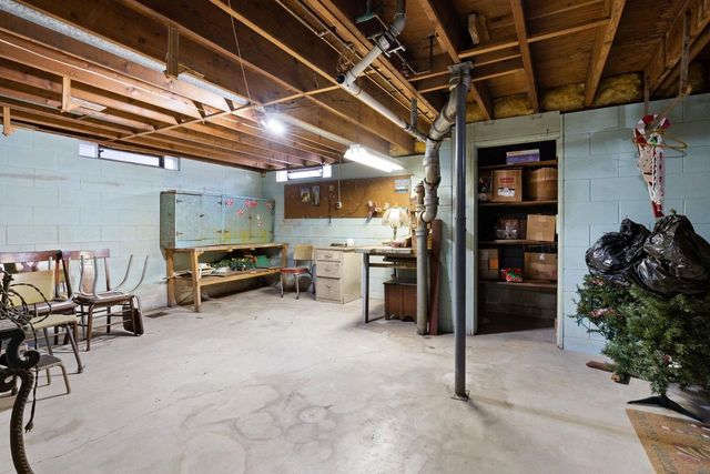245 DARBOY ROAD, Combined Locks, WI 54113