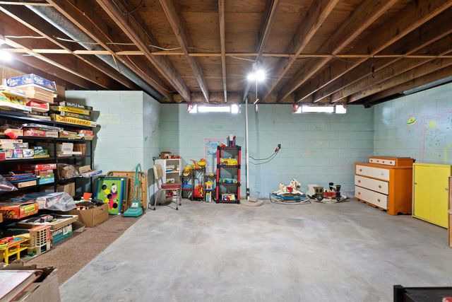 245 DARBOY ROAD, Combined Locks, WI 54113