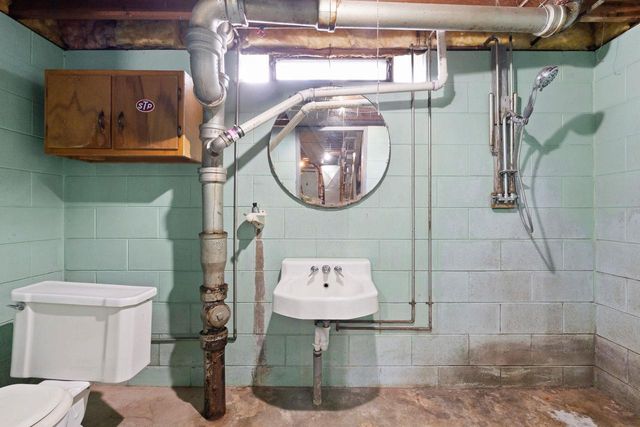 245 DARBOY ROAD, Combined Locks, WI 54113