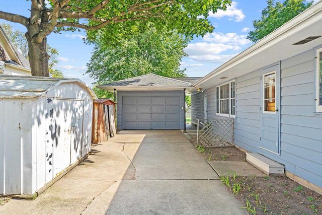 245 DARBOY ROAD, Combined Locks, WI 54113