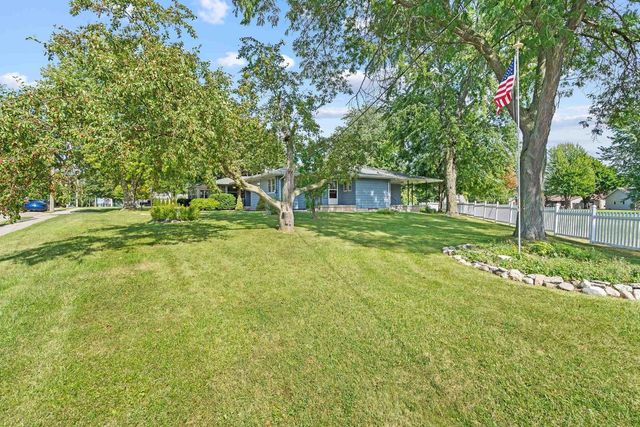 245 DARBOY ROAD, Combined Locks, WI 54113