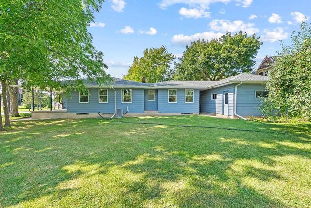 245 DARBOY ROAD, Combined Locks, WI 54113