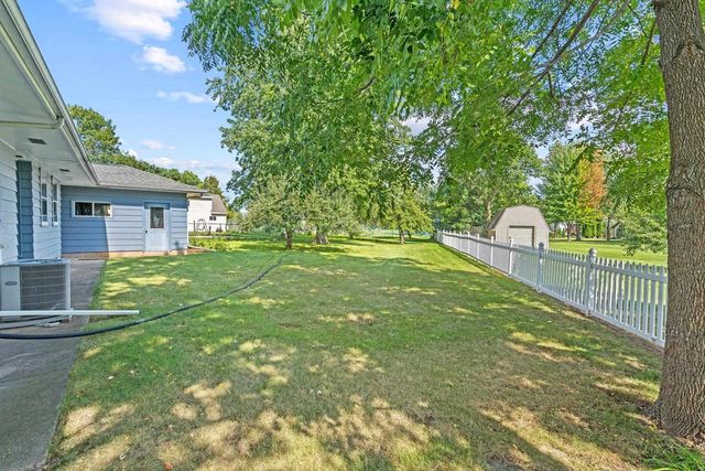 245 DARBOY ROAD, Combined Locks, WI 54113