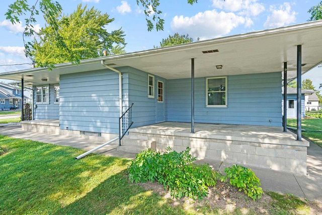 245 DARBOY ROAD, Combined Locks, WI 54113
