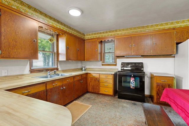 245 DARBOY ROAD, Combined Locks, WI 54113