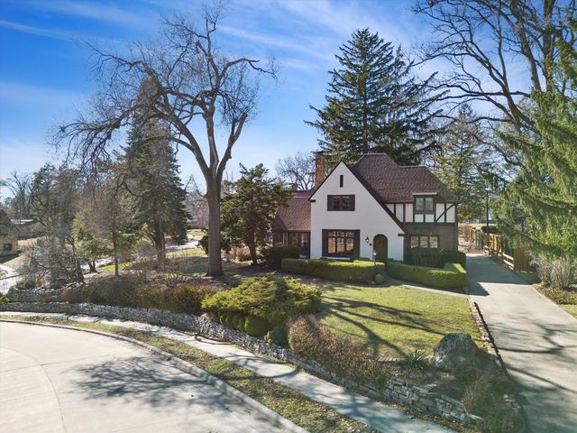 716 Terrace Drive, Clinton, IA 52732