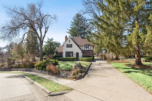 716 Terrace Drive, Clinton, IA 52732