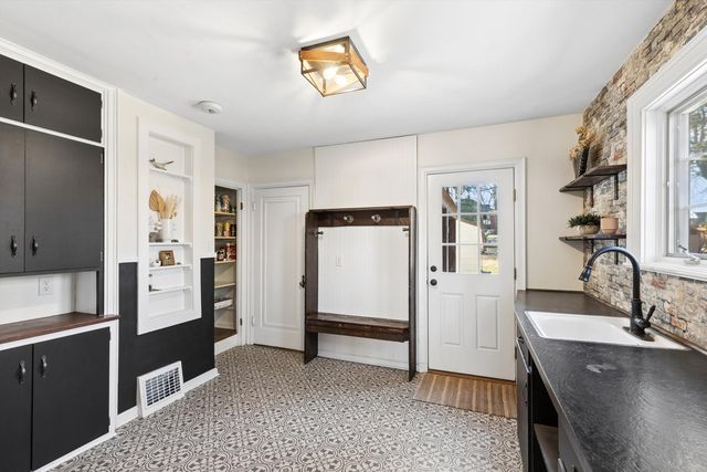 716 Terrace Drive, Clinton, IA 52732