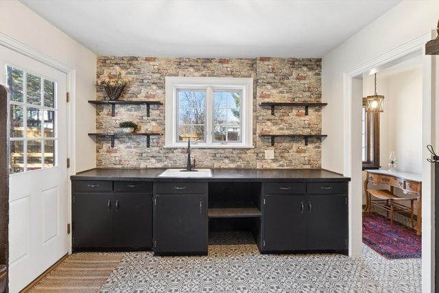 716 Terrace Drive, Clinton, IA 52732