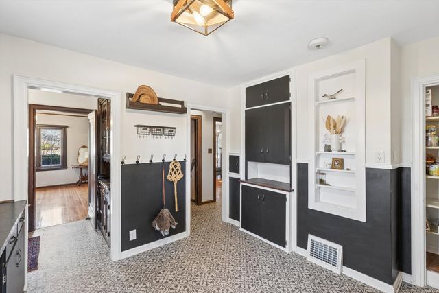 716 Terrace Drive, Clinton, IA 52732