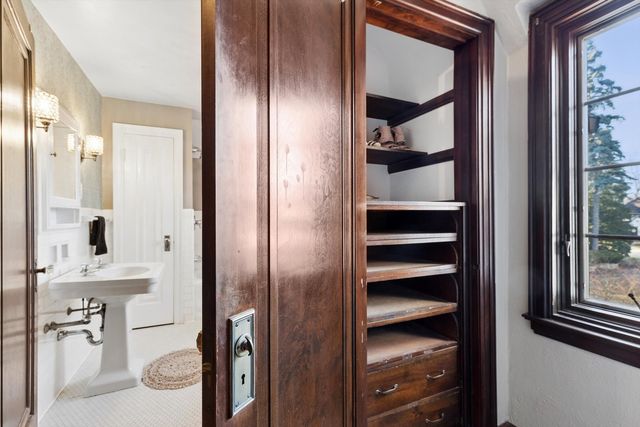 716 Terrace Drive, Clinton, IA 52732