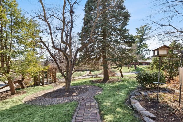 716 Terrace Drive, Clinton, IA 52732