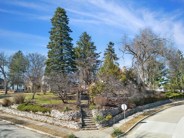 716 Terrace Drive, Clinton, IA 52732