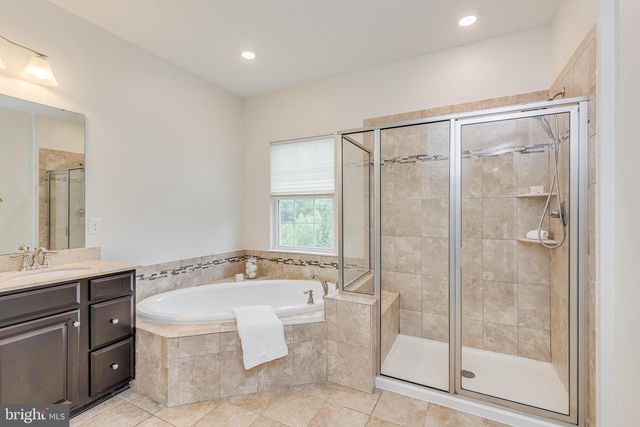 1 GRACE DR, Marlton, NJ 08053