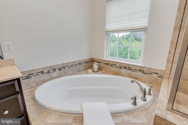 1 GRACE DR, Marlton, NJ 08053