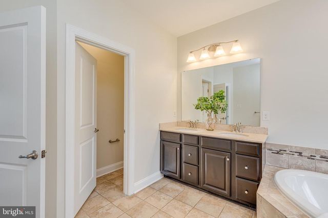 1 GRACE DR, Marlton, NJ 08053