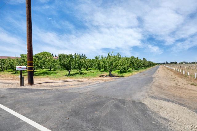 7583 E Realty Rd, Lodi, CA 95240