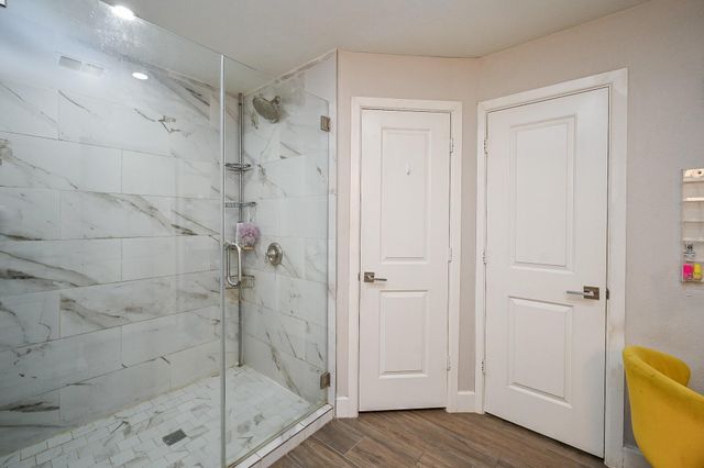 2406 Encreek Road, Houston, TX 77068