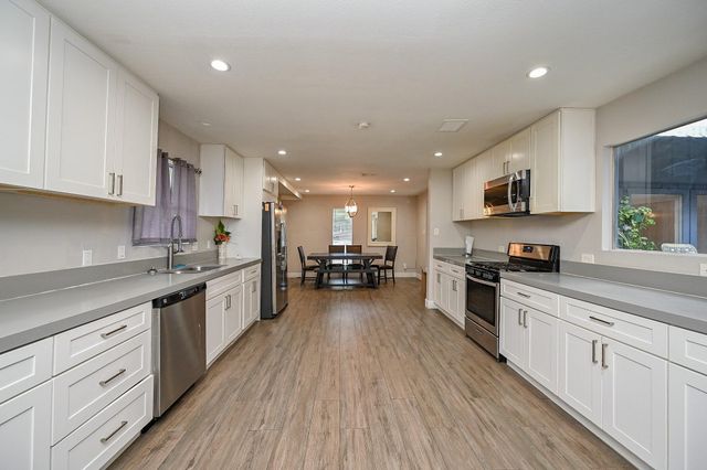 2406 Encreek Road, Houston, TX 77068