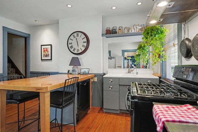 36 Chester St 36, Watertown, MA 02472