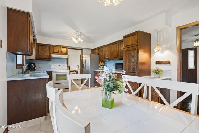 6537 Antoinette Lane, Maumee, OH 43537