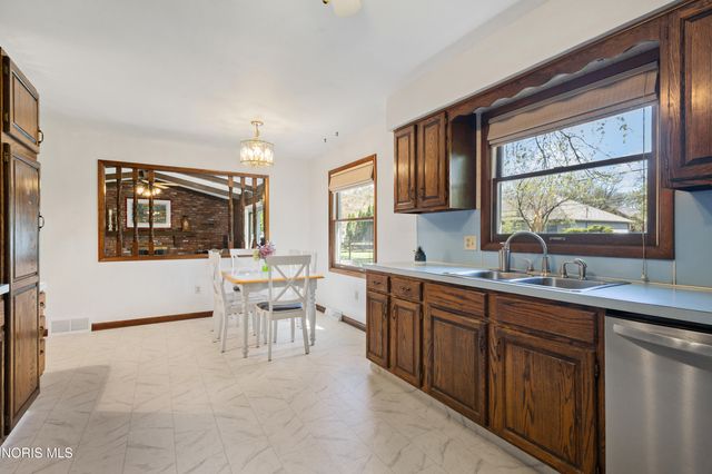 6537 Antoinette Lane, Maumee, OH 43537