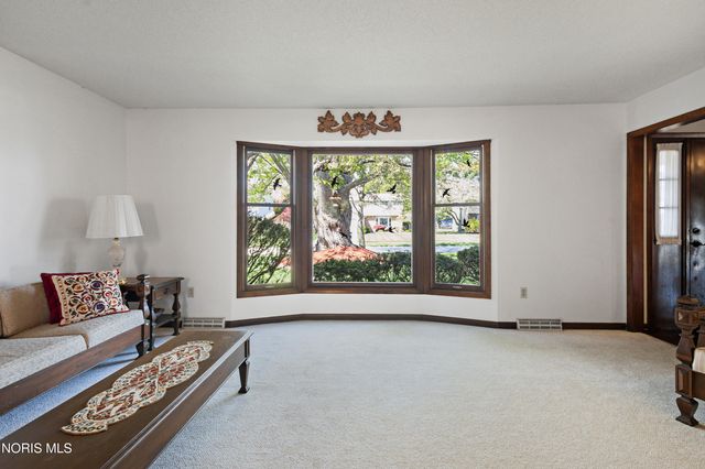 6537 Antoinette Lane, Maumee, OH 43537