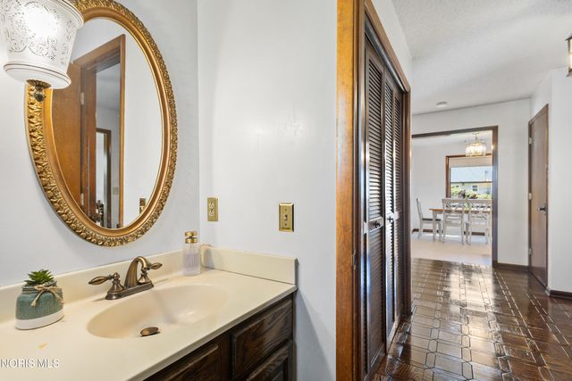 6537 Antoinette Lane, Maumee, OH 43537