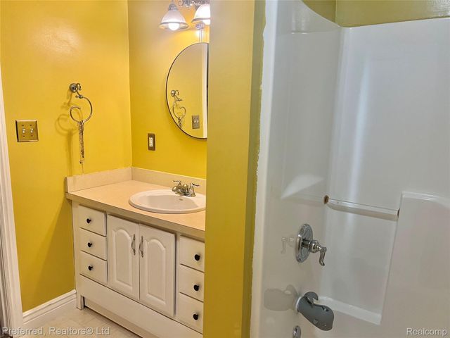 17300 Merriman Road N, Livonia, MI 48152