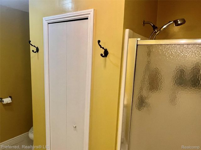 17300 Merriman Road N, Livonia, MI 48152