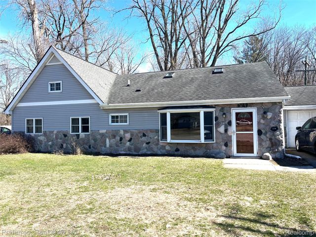 17300 Merriman Road N, Livonia, MI 48152