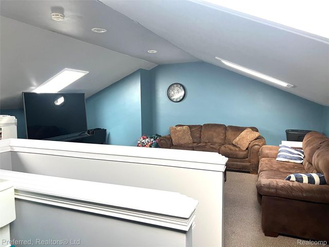 17300 Merriman Road N, Livonia, MI 48152