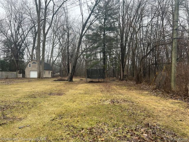 17300 Merriman Road N, Livonia, MI 48152