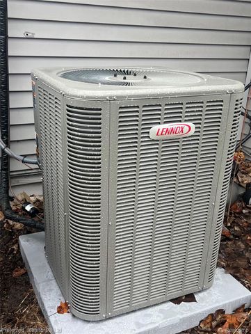 17300 Merriman Road N, Livonia, MI 48152