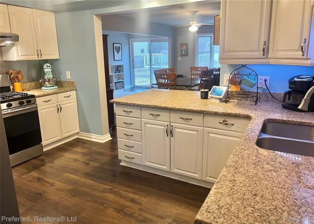 17300 Merriman Road N, Livonia, MI 48152