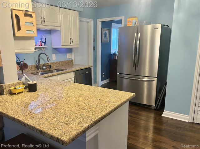 17300 Merriman Road N, Livonia, MI 48152