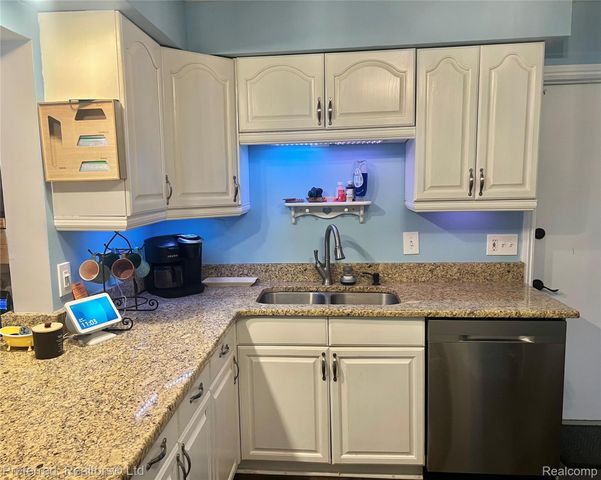 17300 Merriman Road N, Livonia, MI 48152